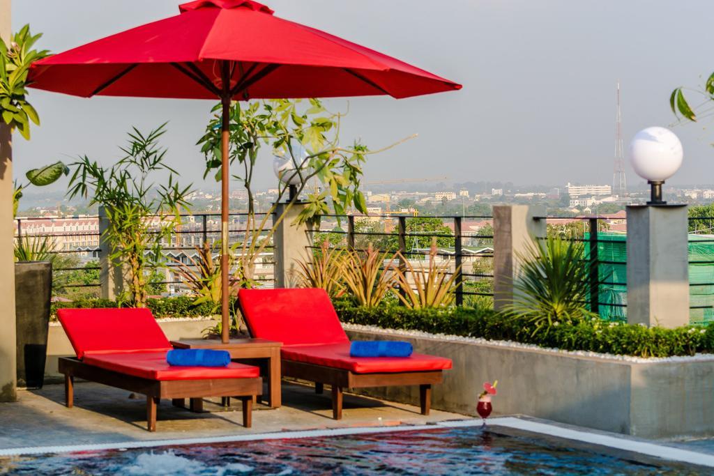 Diamond Palace Resort & Sky Bar بنوم بنه المظهر الخارجي الصورة