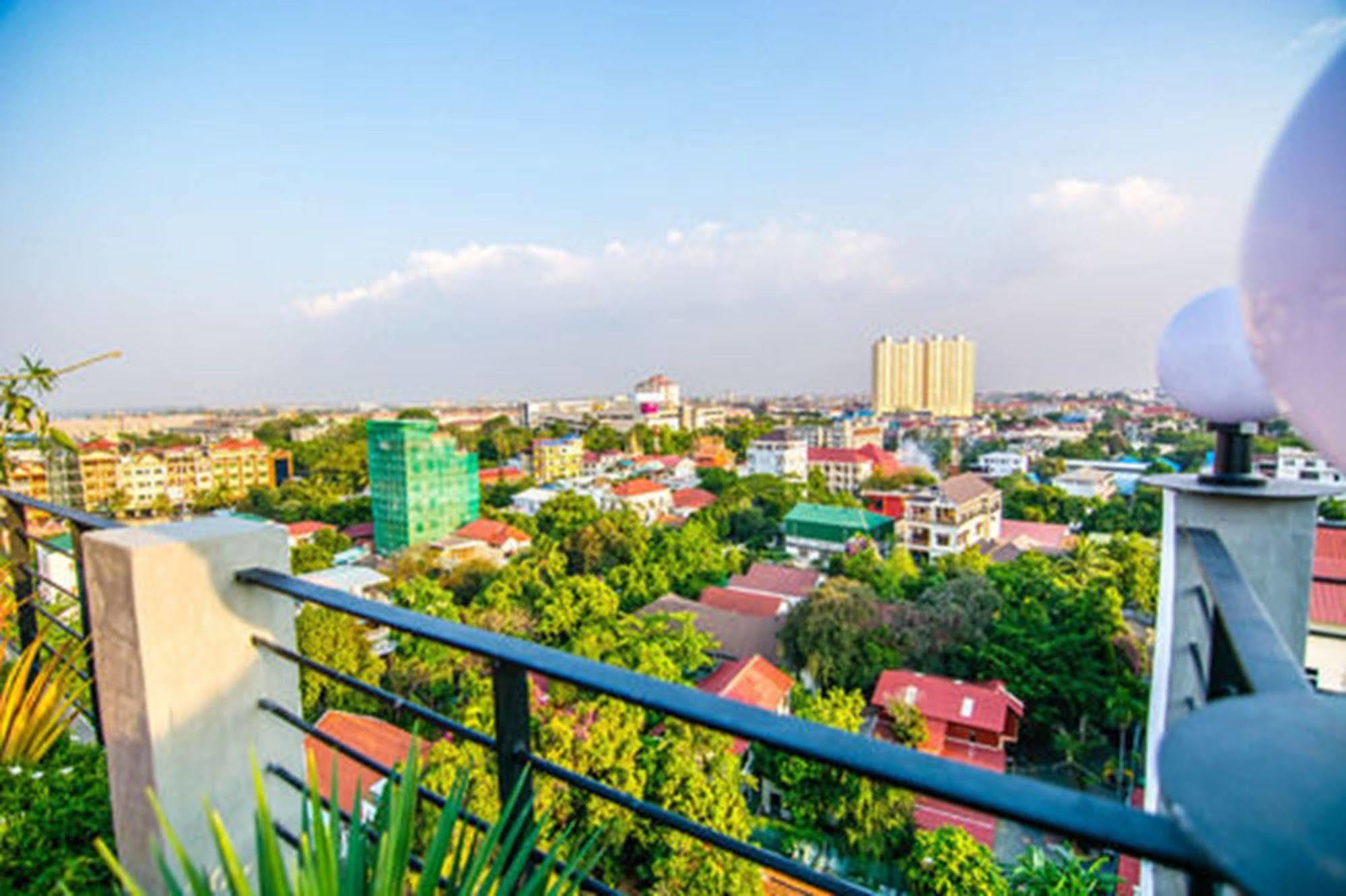 Diamond Palace Resort & Sky Bar بنوم بنه المظهر الخارجي الصورة