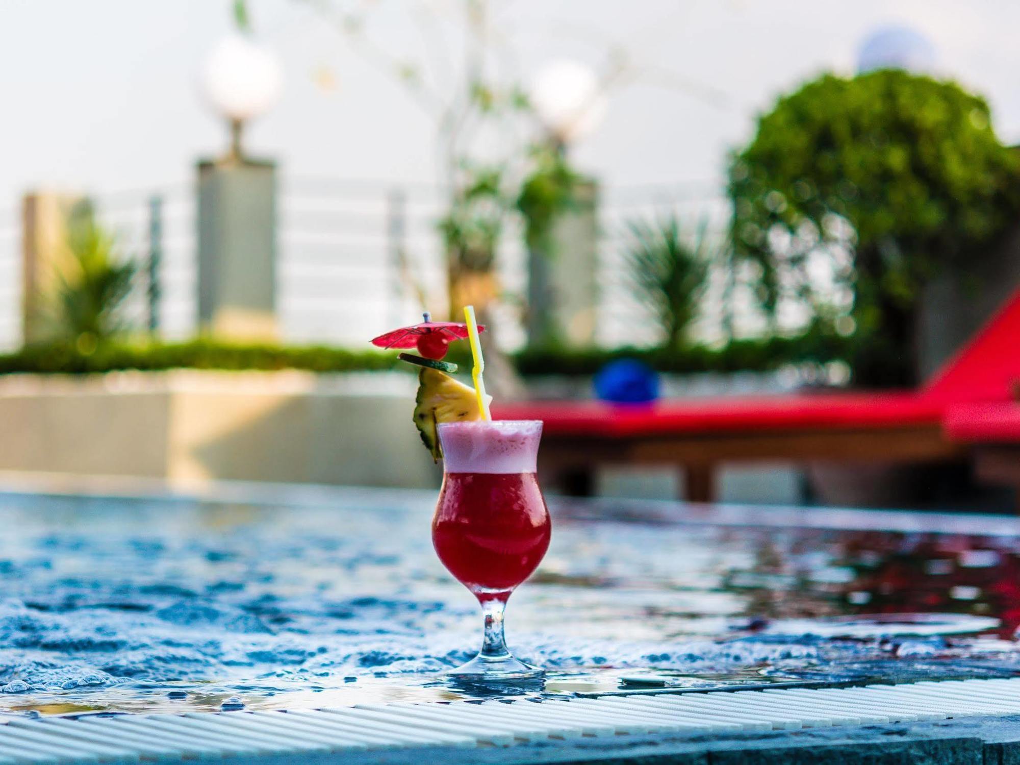 Diamond Palace Resort & Sky Bar بنوم بنه المظهر الخارجي الصورة