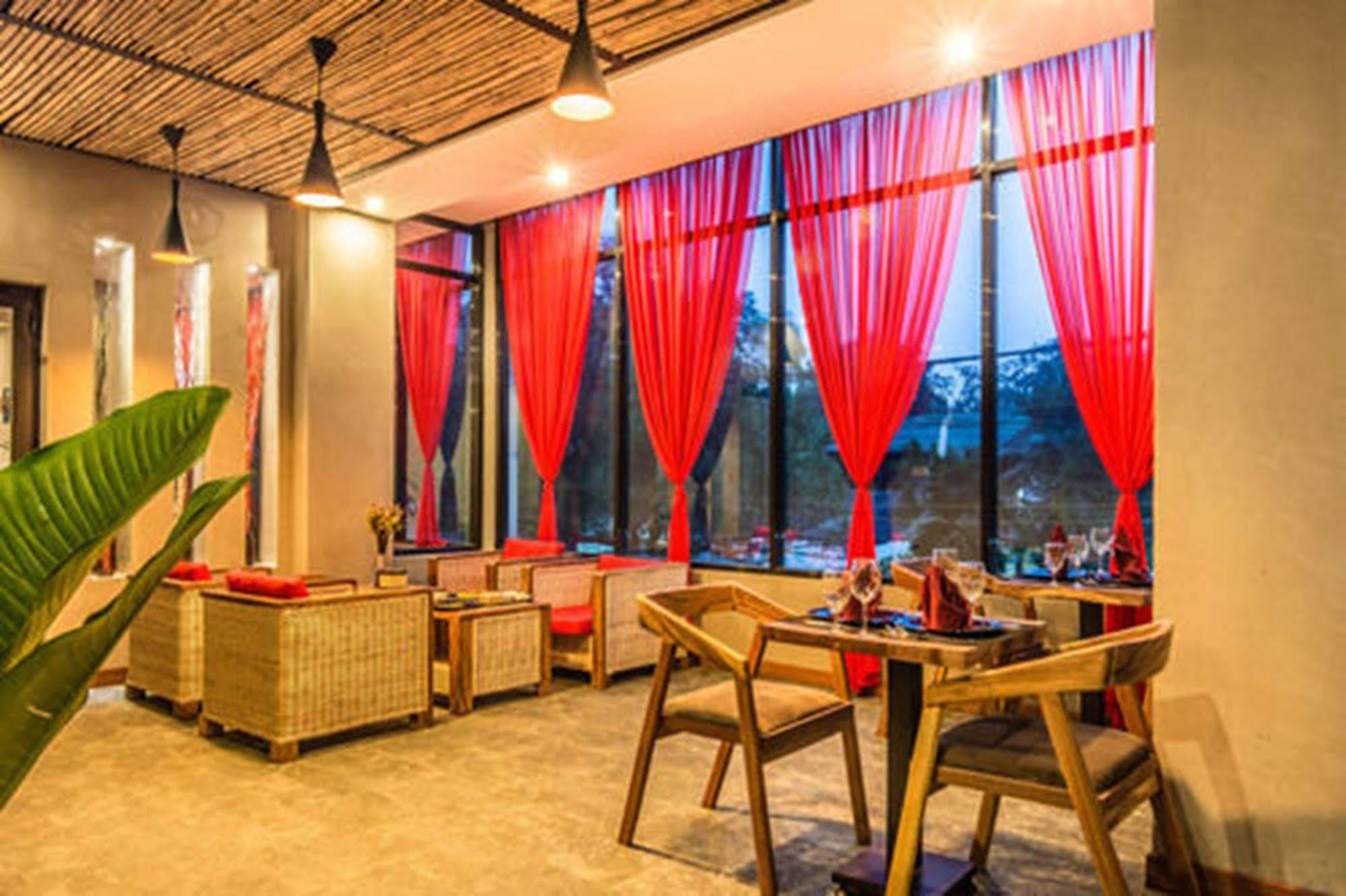 Diamond Palace Resort & Sky Bar بنوم بنه المظهر الخارجي الصورة