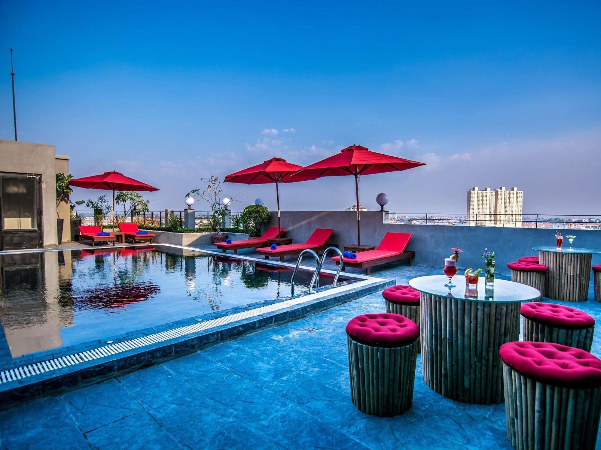 Diamond Palace Resort & Sky Bar بنوم بنه المظهر الخارجي الصورة