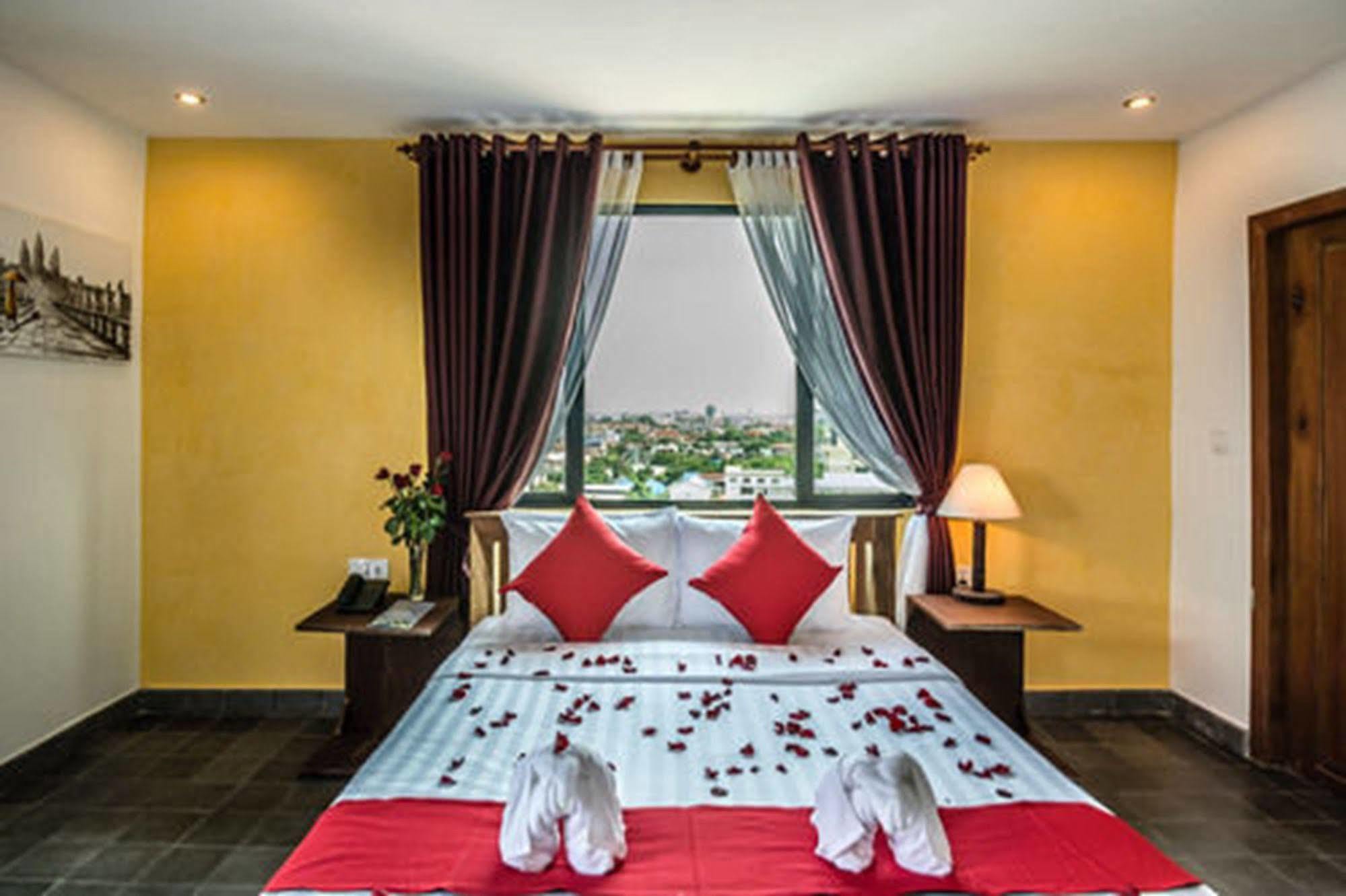 Diamond Palace Resort & Sky Bar بنوم بنه المظهر الخارجي الصورة
